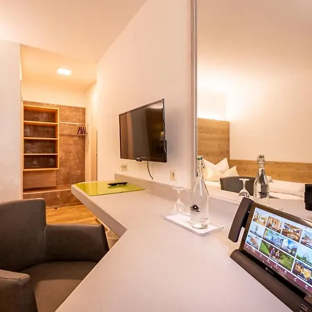 Zur Post Hotel&tiny