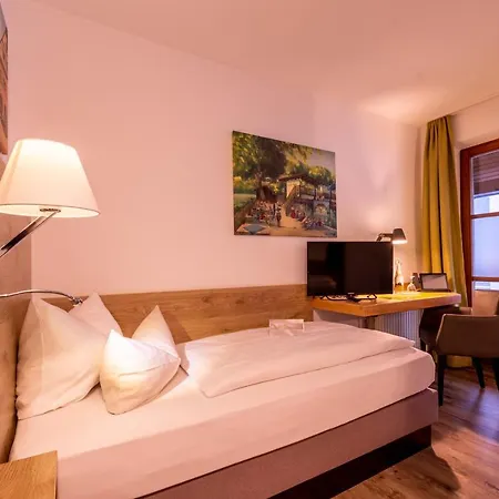 Hotel Zur Post & Tiny 3*