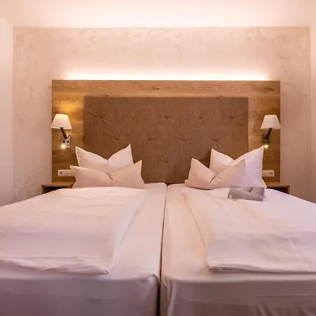 Zur Post & Tiny Hotel 3*