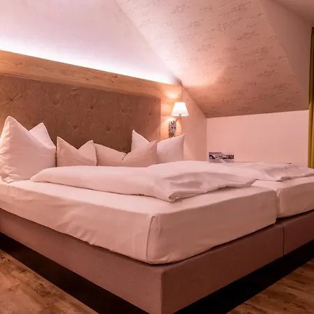 Hotel Zur Post & Tiny 3*