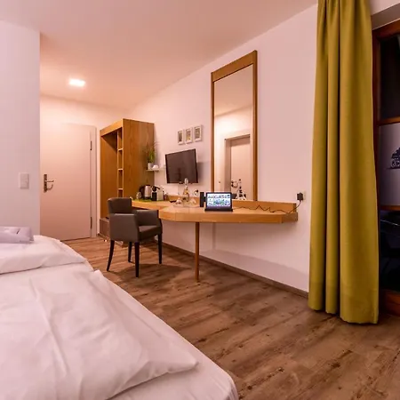 Zur Post Hotel&tiny