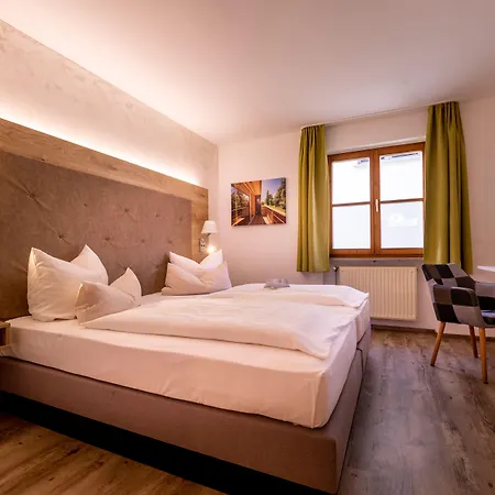 Zur Post & Tiny 3* Kummersbruck