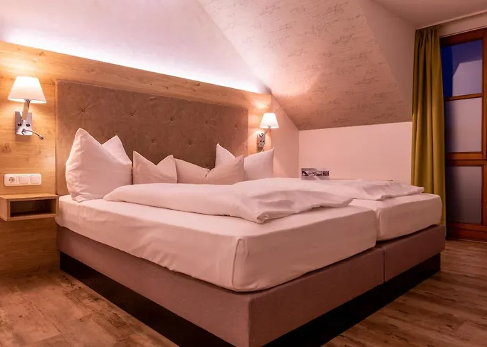 Hotel Zur Post & Tiny 3*