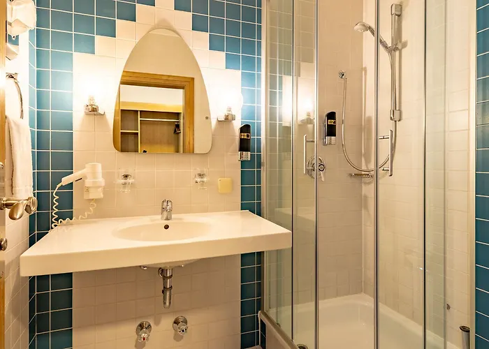 Hotel Zur Post & Tiny 3*